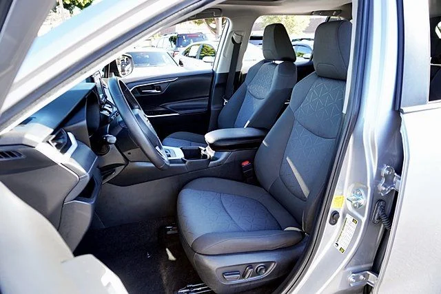Used 2022 Silver Toyota XLE image 14