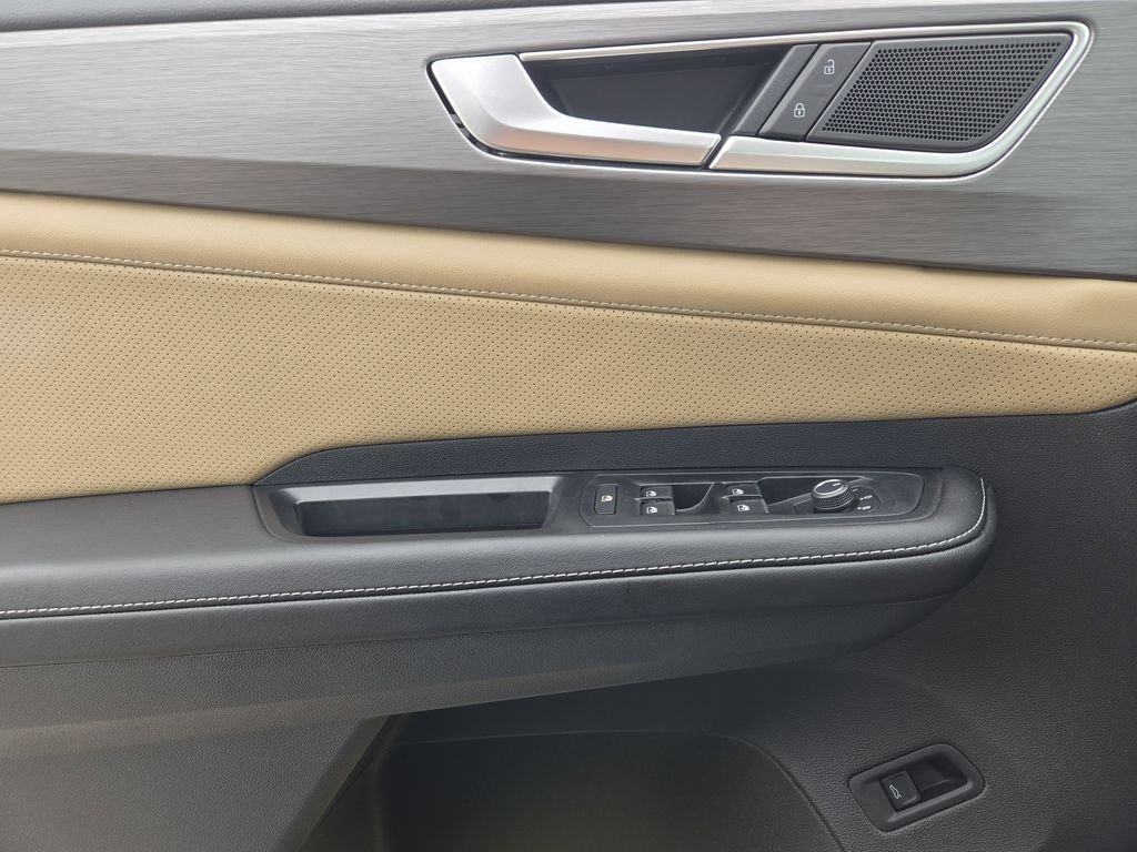New 2026 Green Volkswagen 2.0T SE w/Technology image 18