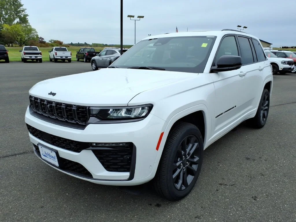 New 2026 White Jeep Limited Reserve image 3