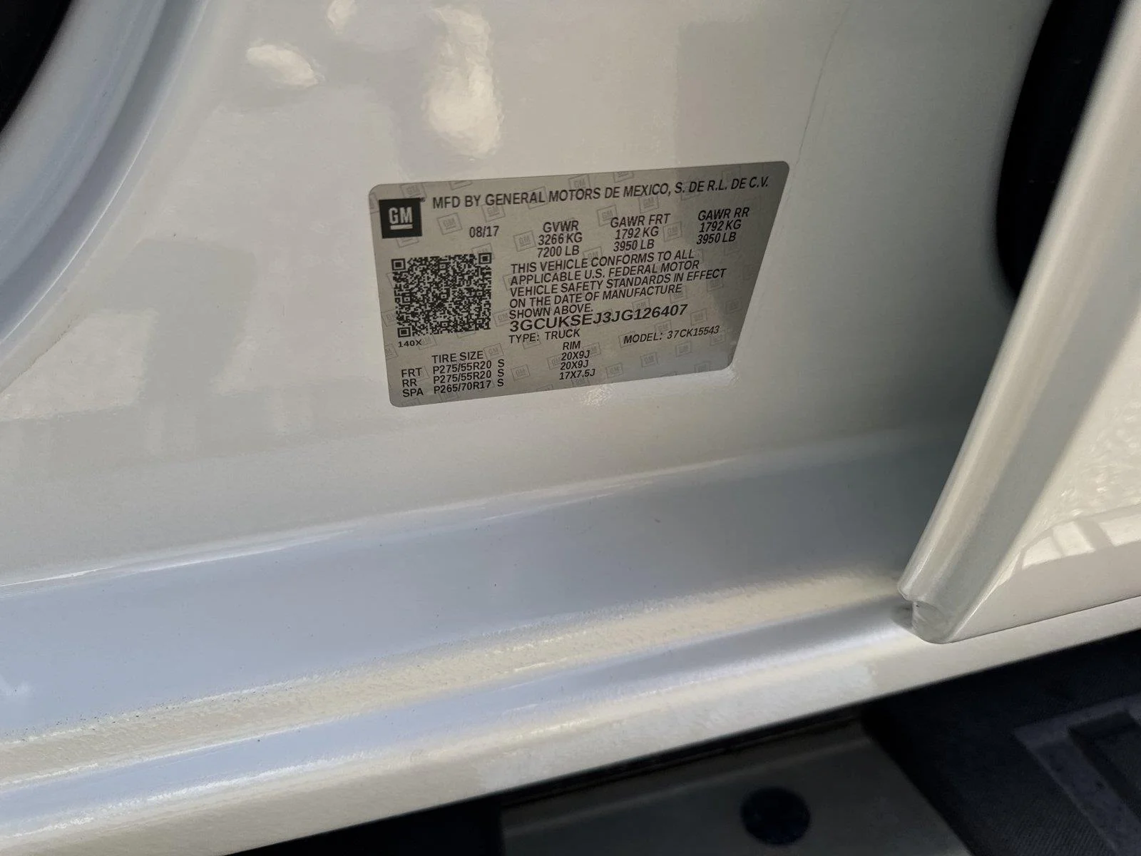 Used 2018 IRIDESCENT PEARL TRICOAT Chevrolet LTZ image 38