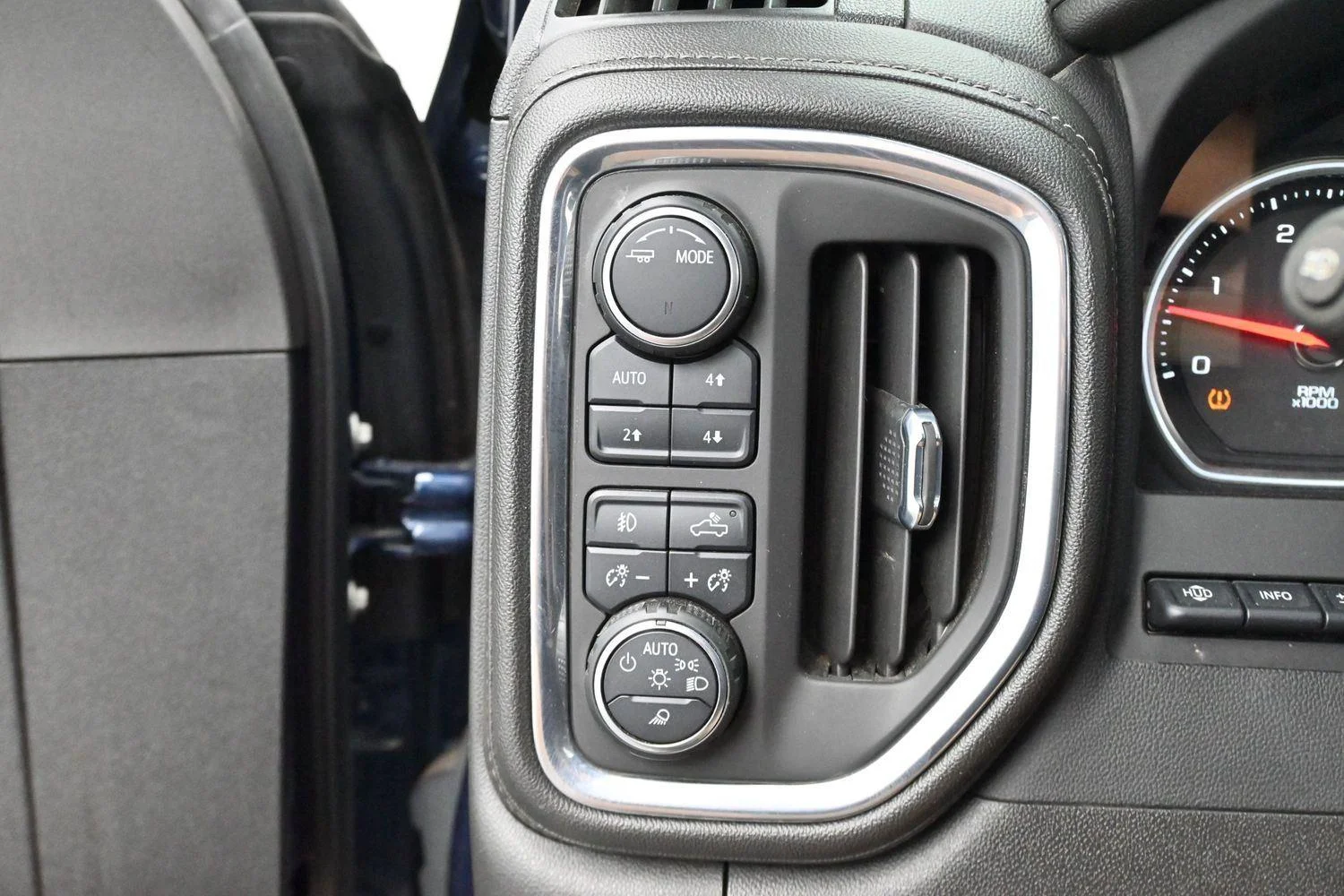 Used 2023 Northsky Blue Metallic Chevrolet High Country image 29