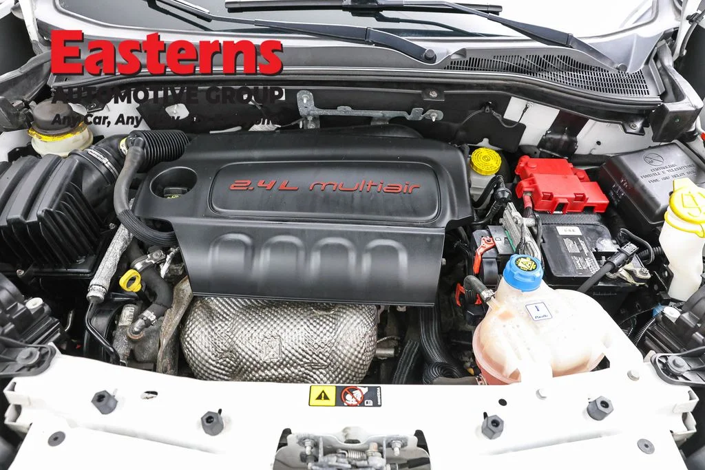 Used 2022 White Ram Base image 9