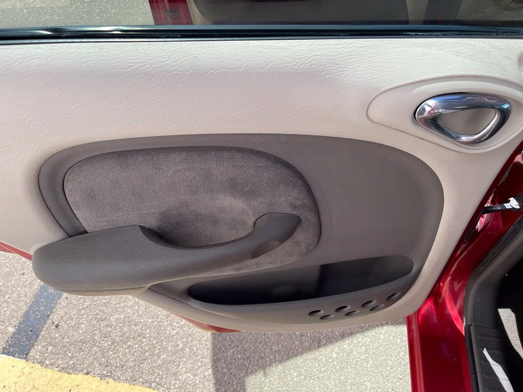 Used 2001 Red Chrysler  image 21