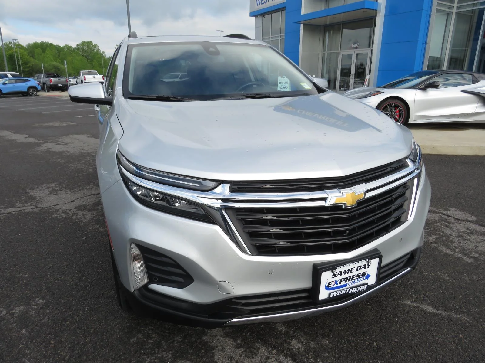 Used 2022 Silver Ice Metallic Chevrolet LT image 4