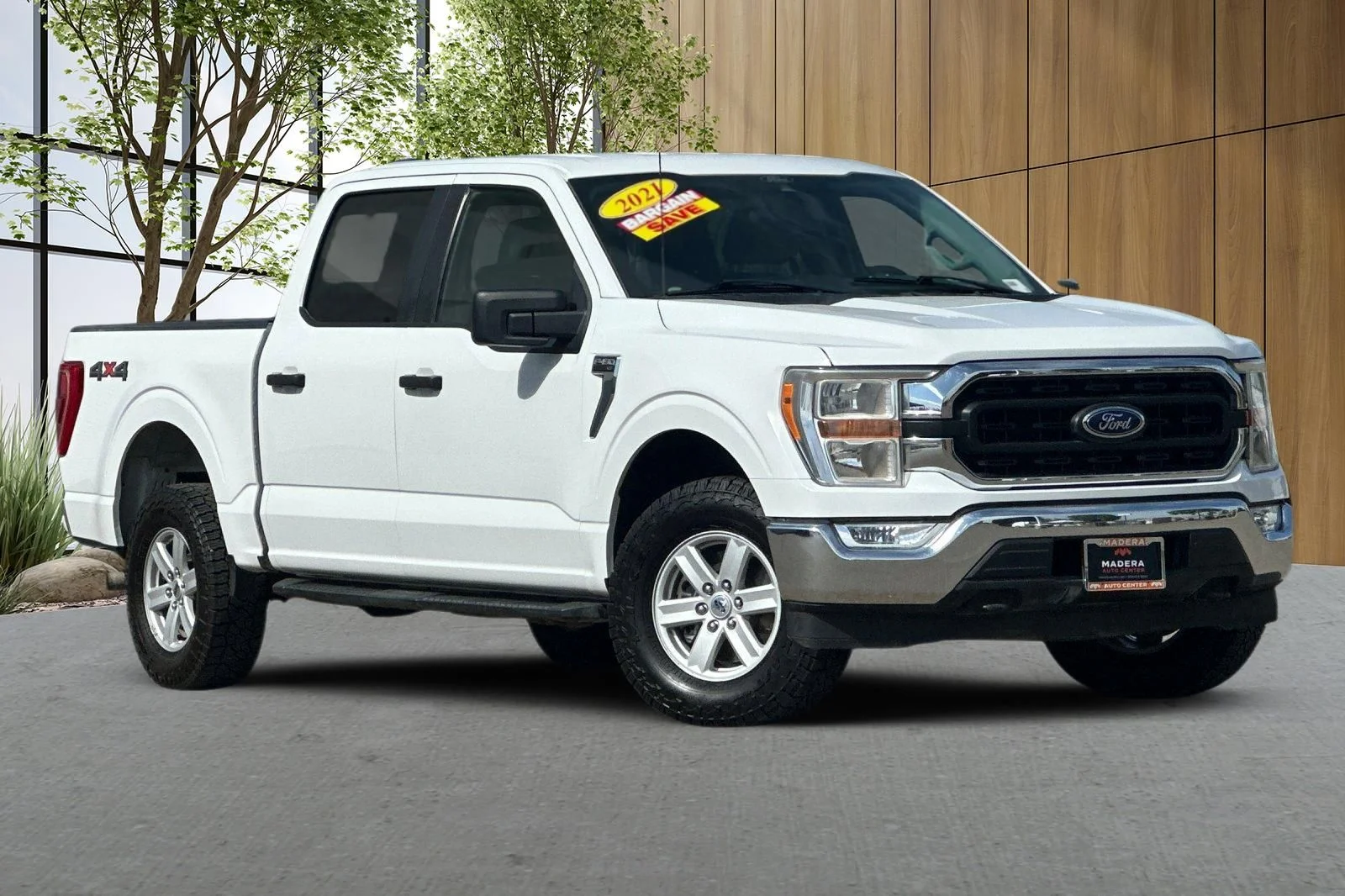 Used 2021 White Ford XLT image 1
