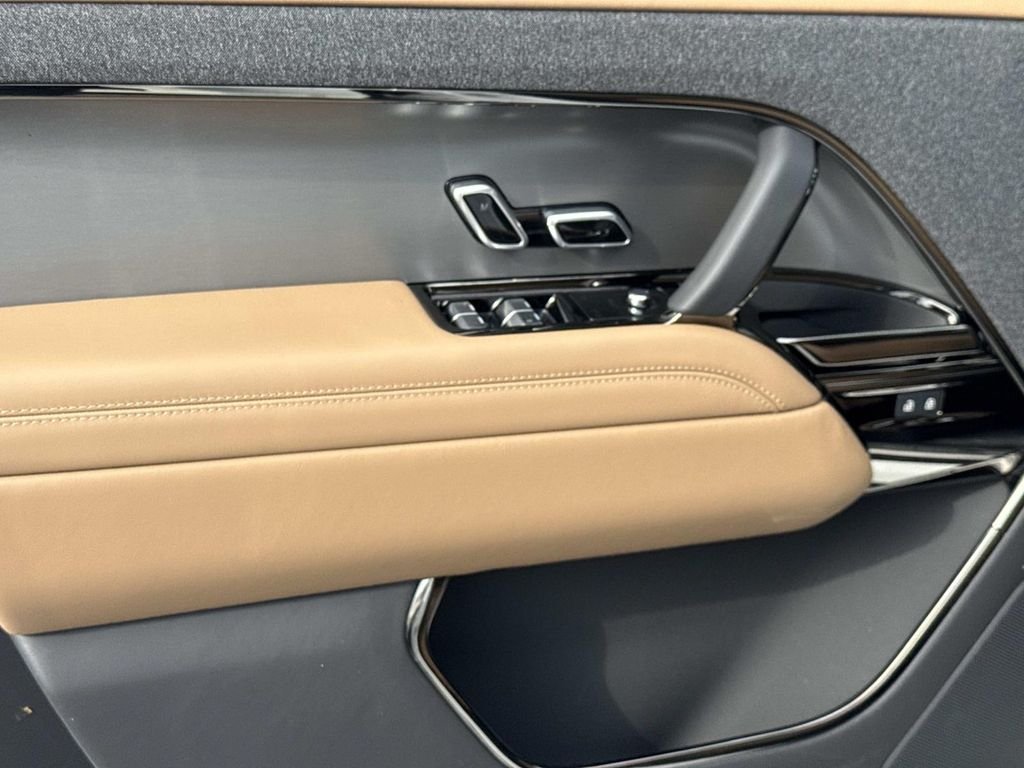 New 2026 Fuji White Land Rover SE image 20