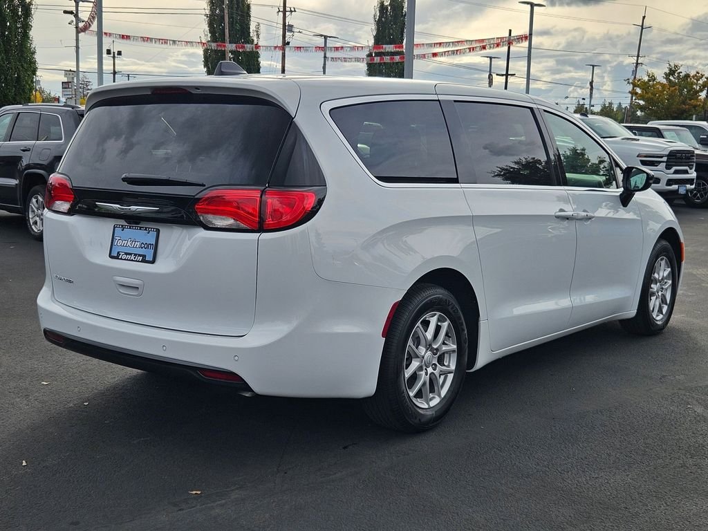 2026 Chrysler Voyager LX - Photo 6