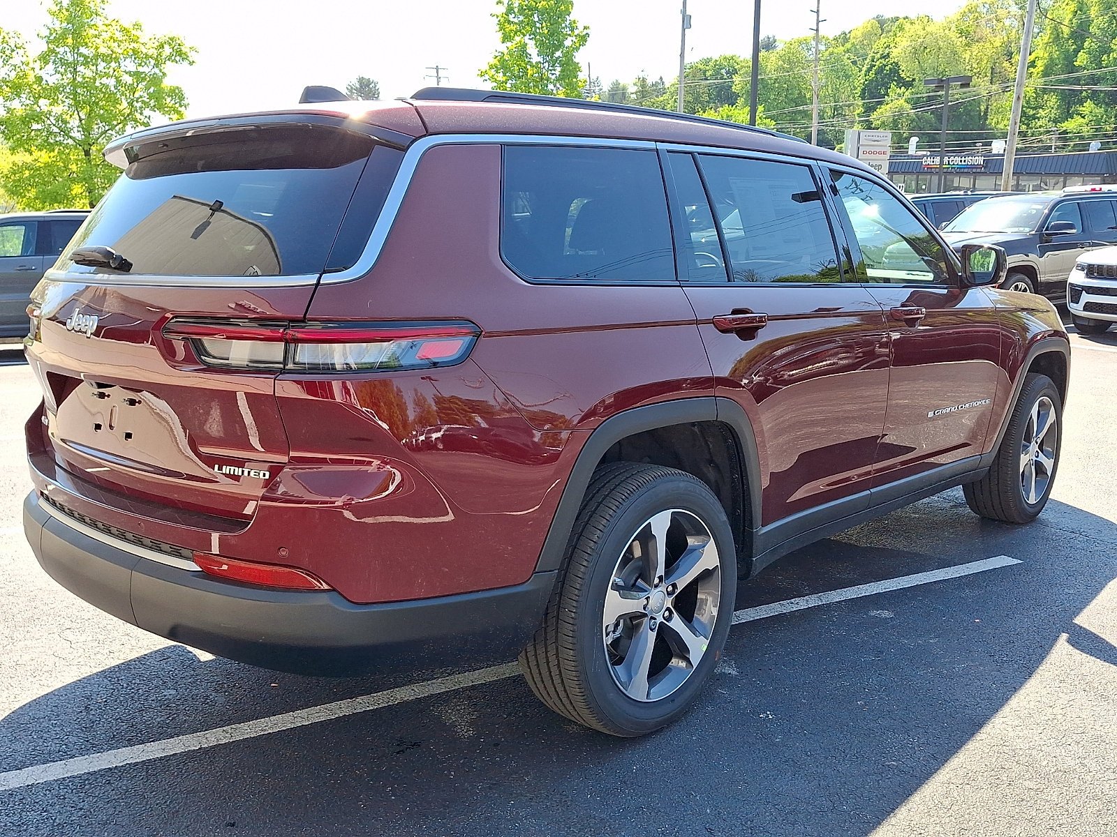 New 2026 Velvet Red Pearl-Coat Exterior Paint Jeep Limited image 3