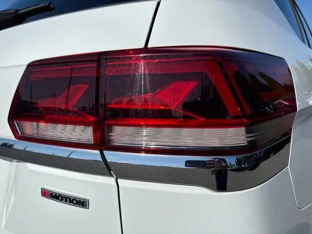 Used 2021 Pure White Volkswagen 3.6L V6 SE w/Technology R-Line image 13
