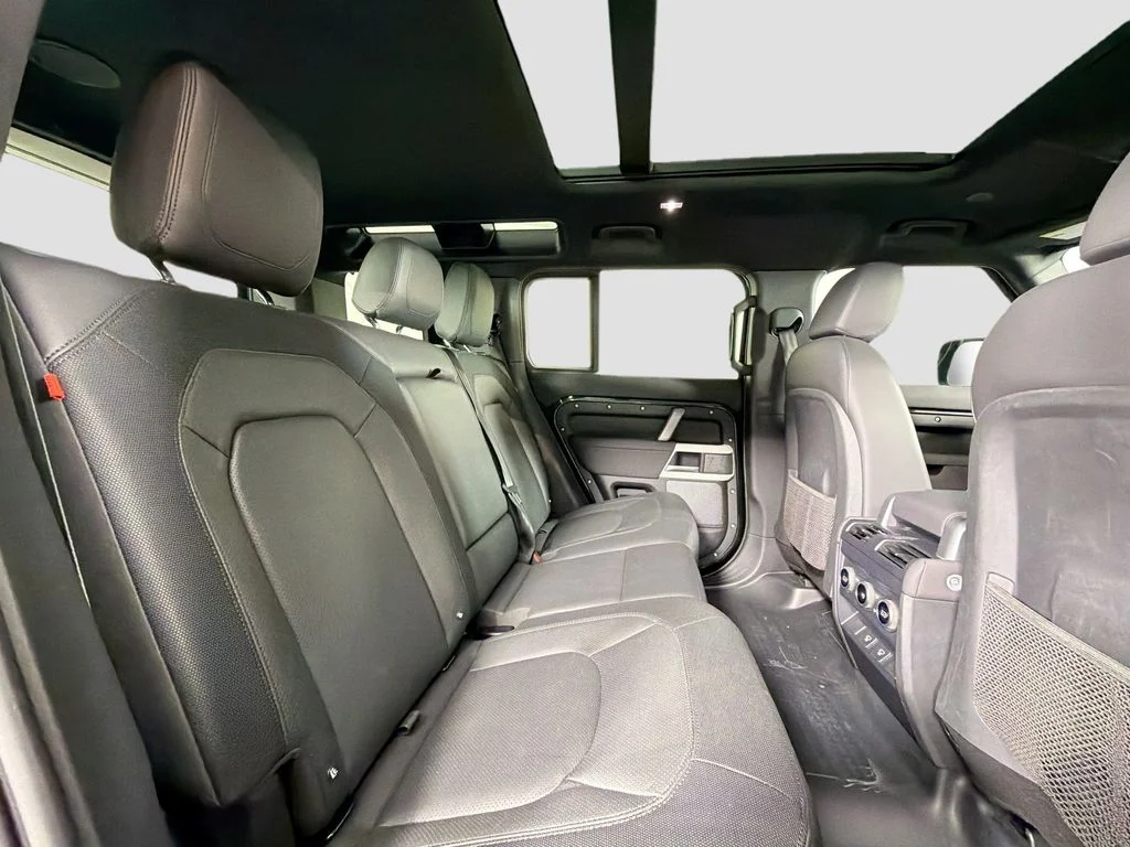 Used 2023 Black Land Rover X-Dynamic SE image 29