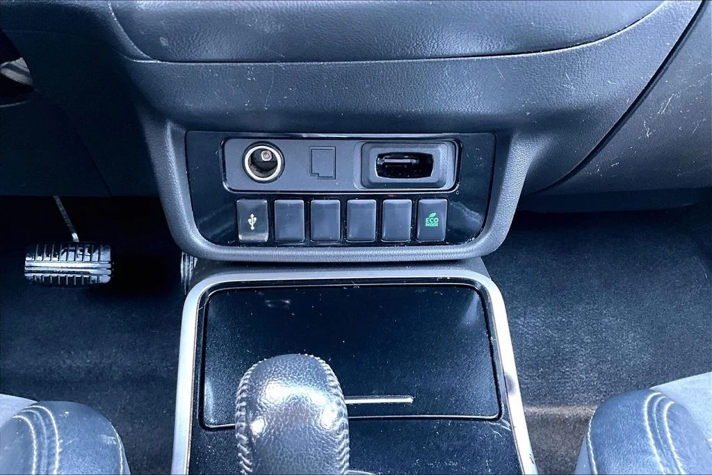 Certified Used 2020  Mitsubishi SE image 16