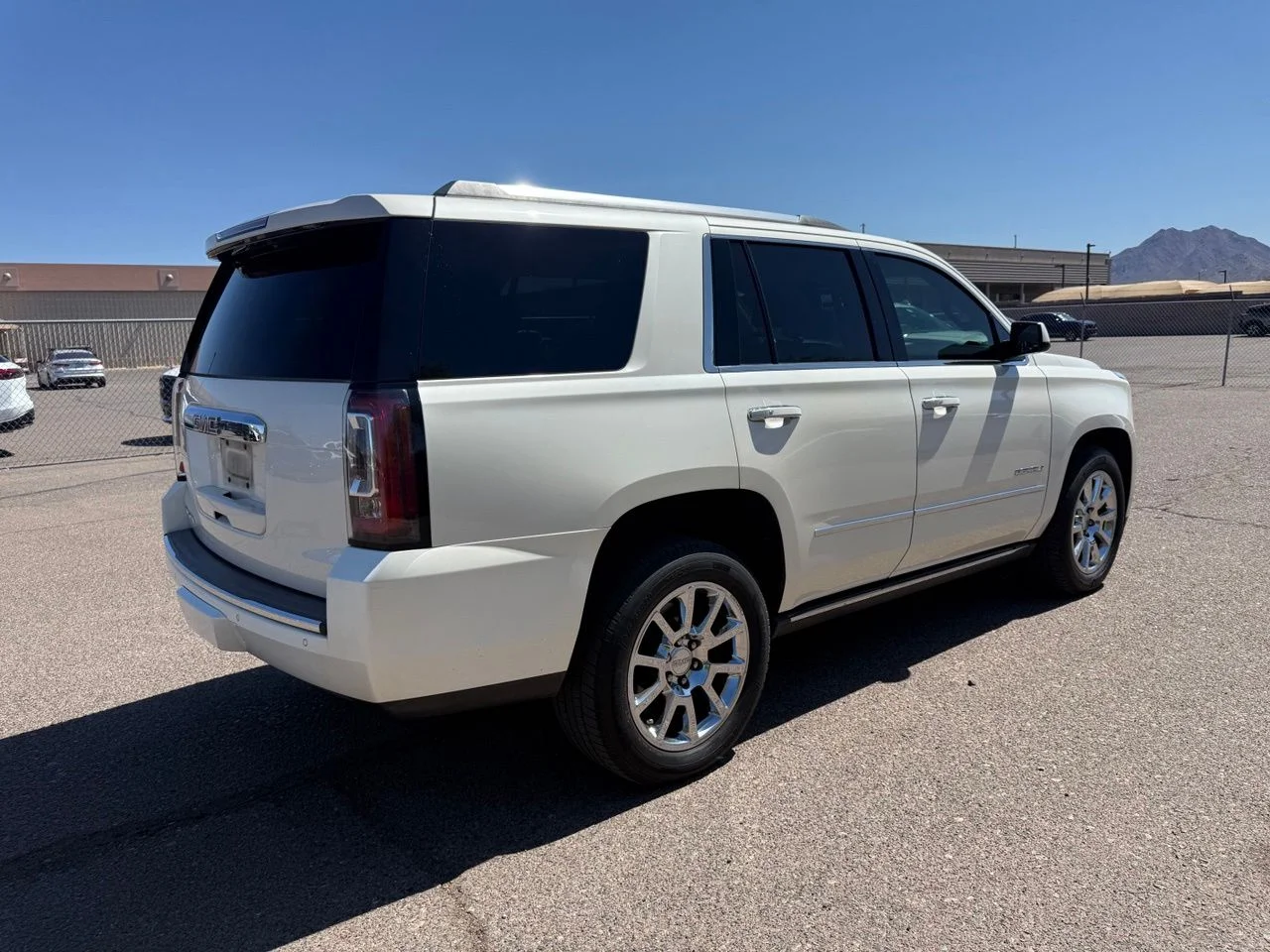 Used 2015 White Diamond Tricoat GMC Denali image 4