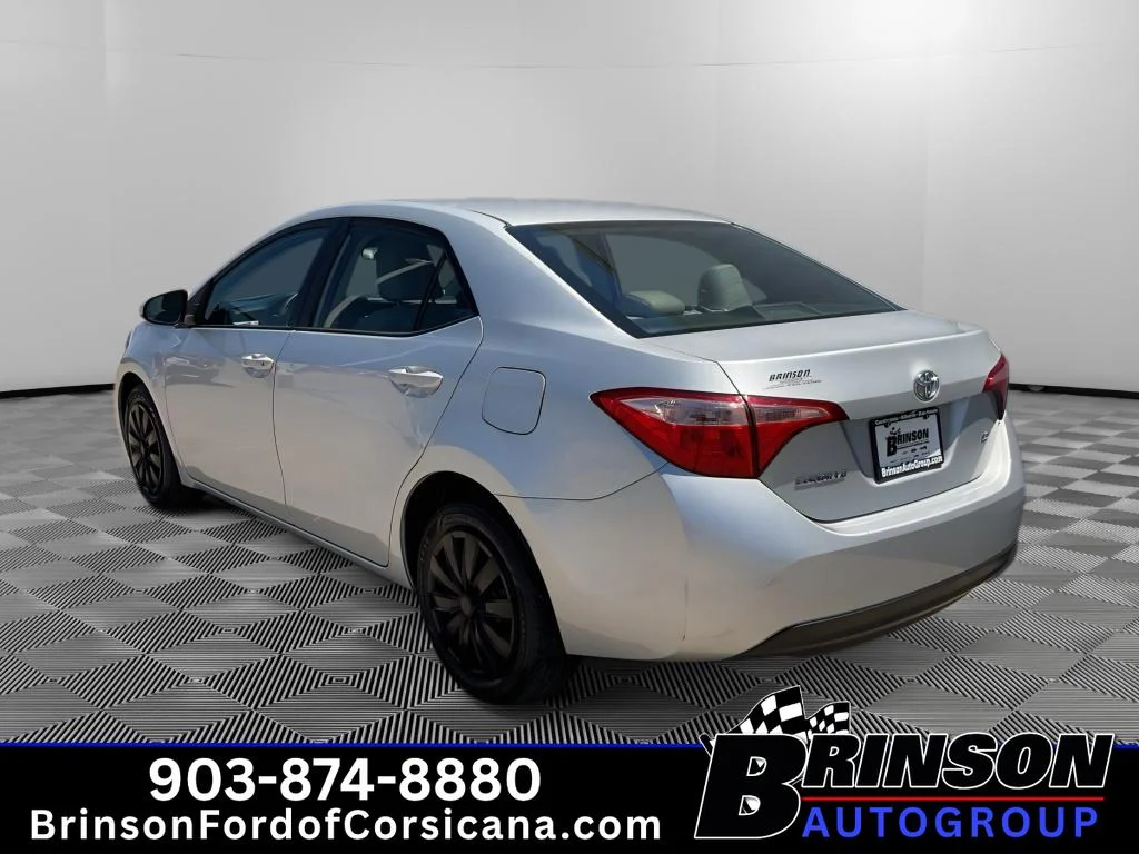 Used 2018 Classic Silver Metallic Toyota LE image 5
