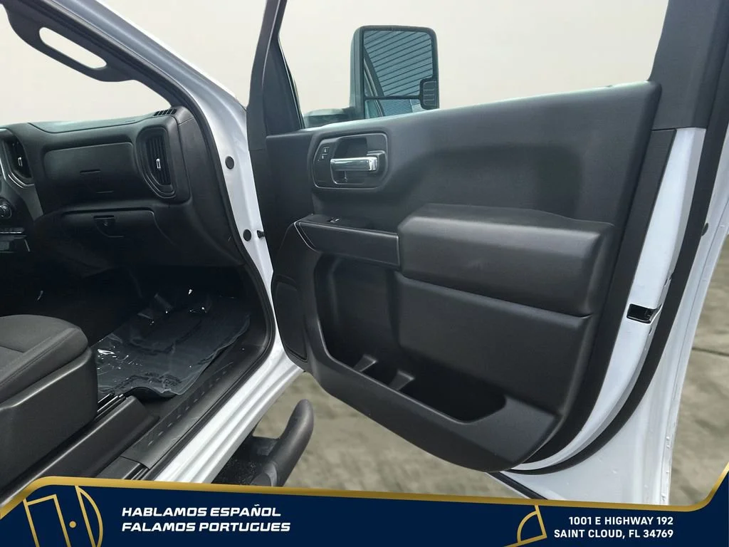 Used 2025 Summit White Chevrolet Custom image 31