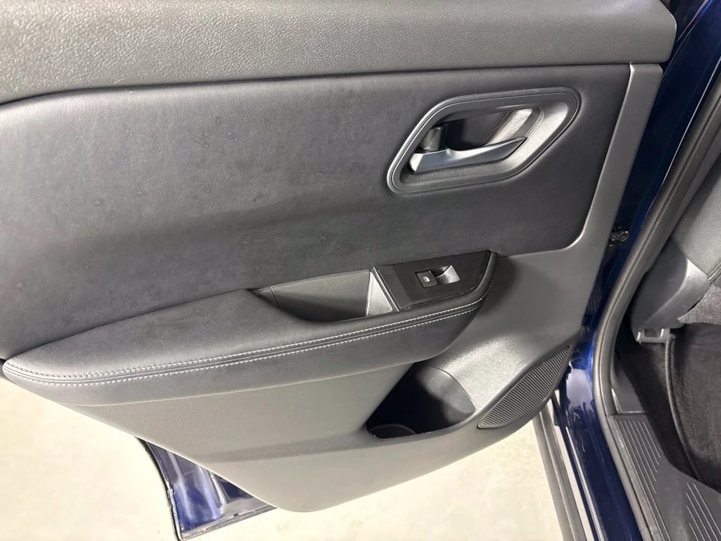 Used 2025 Blue Nissan SV image 27