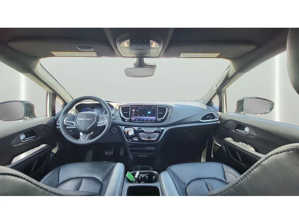 Used 2025 Bright White Clearcoat Chrysler Select image 10
