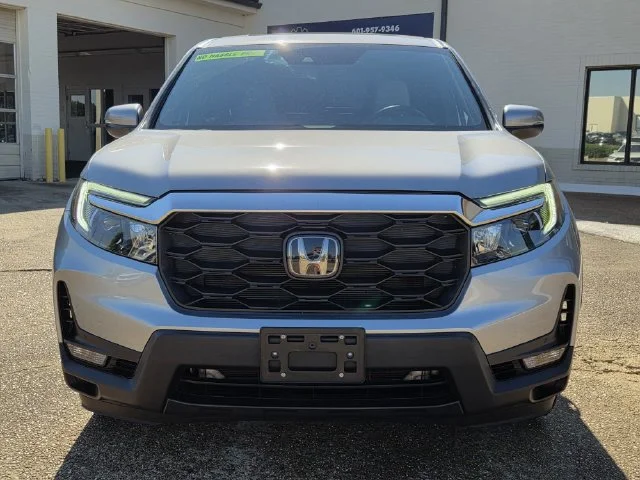 Used 2023  Honda EX-L image 2