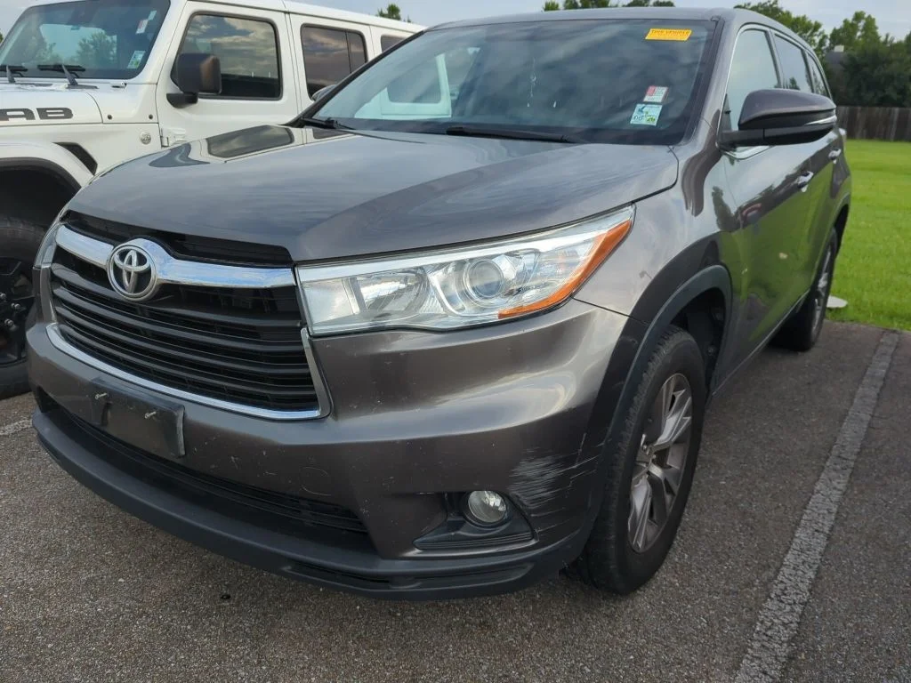 2015 Toyota Highlander LE Plus V6's photo