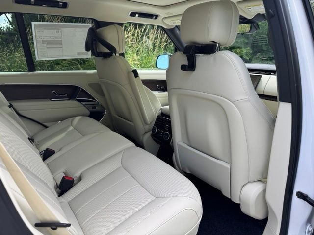 New 2026 Ostuni Pearl White Land Rover SE image 16
