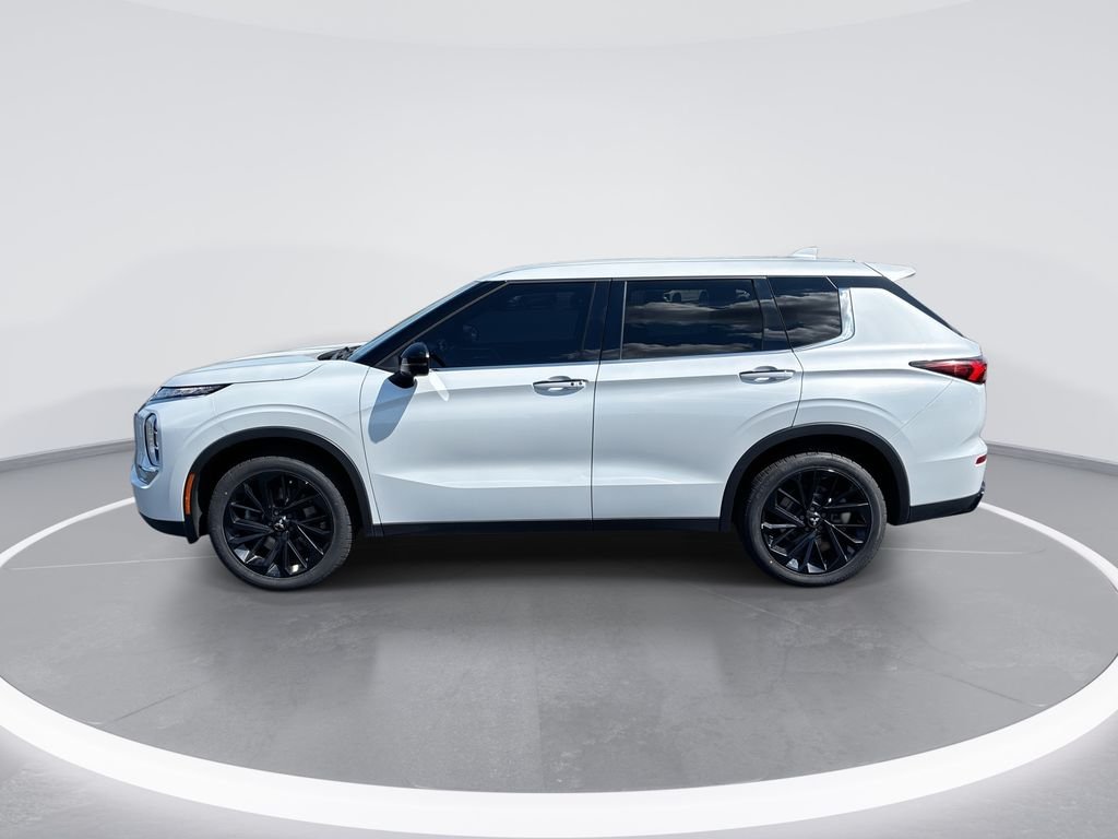 Used 2024 White Mitsubishi SE image 5