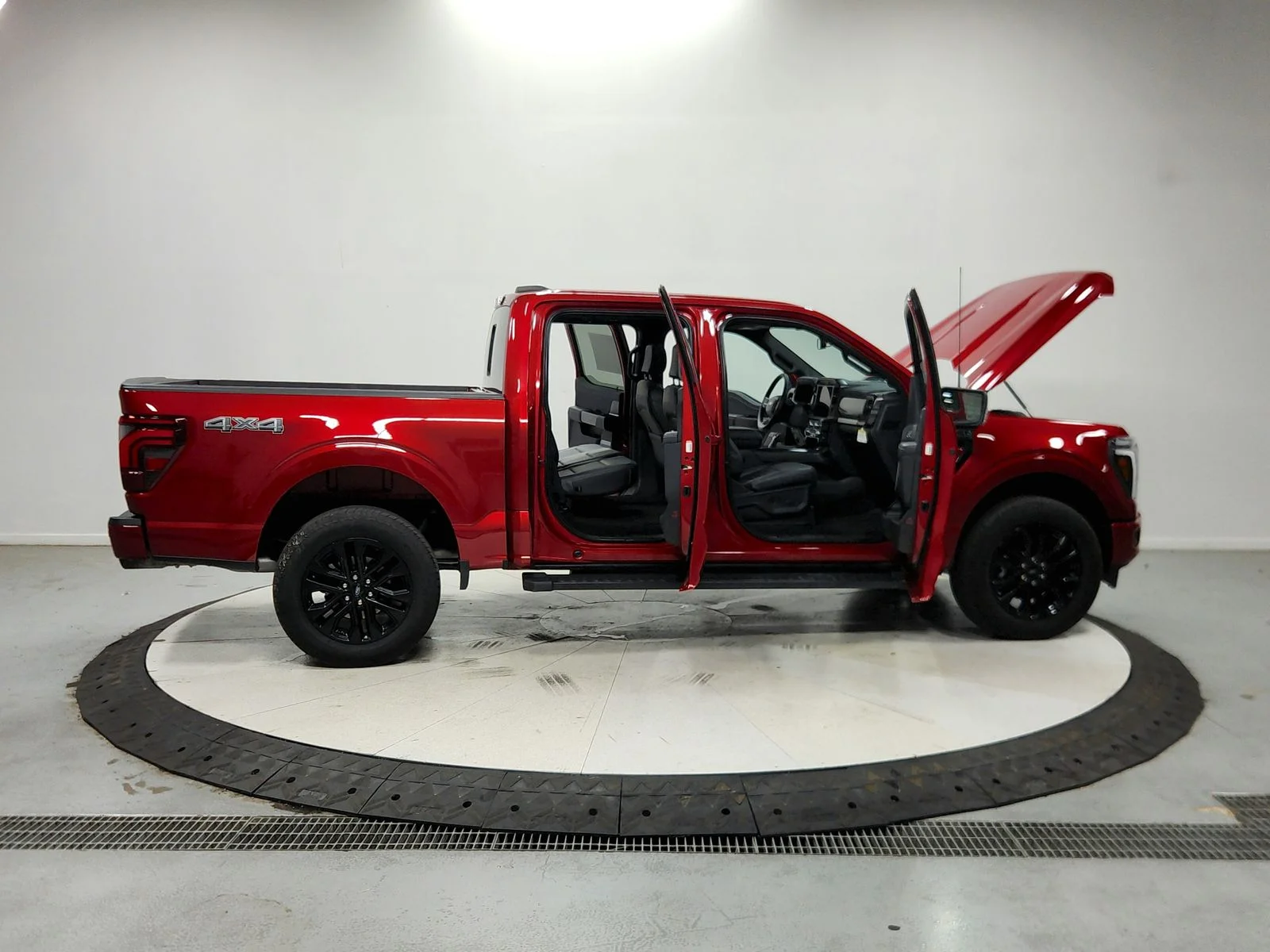 Used 2025 Red Ford Lariat image 17