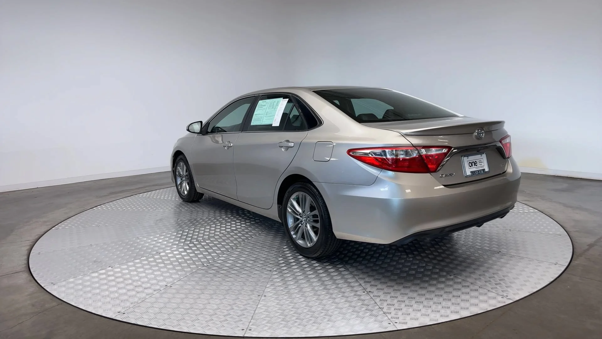 Used 2016 Creme Brulee Mica Toyota SE image 6
