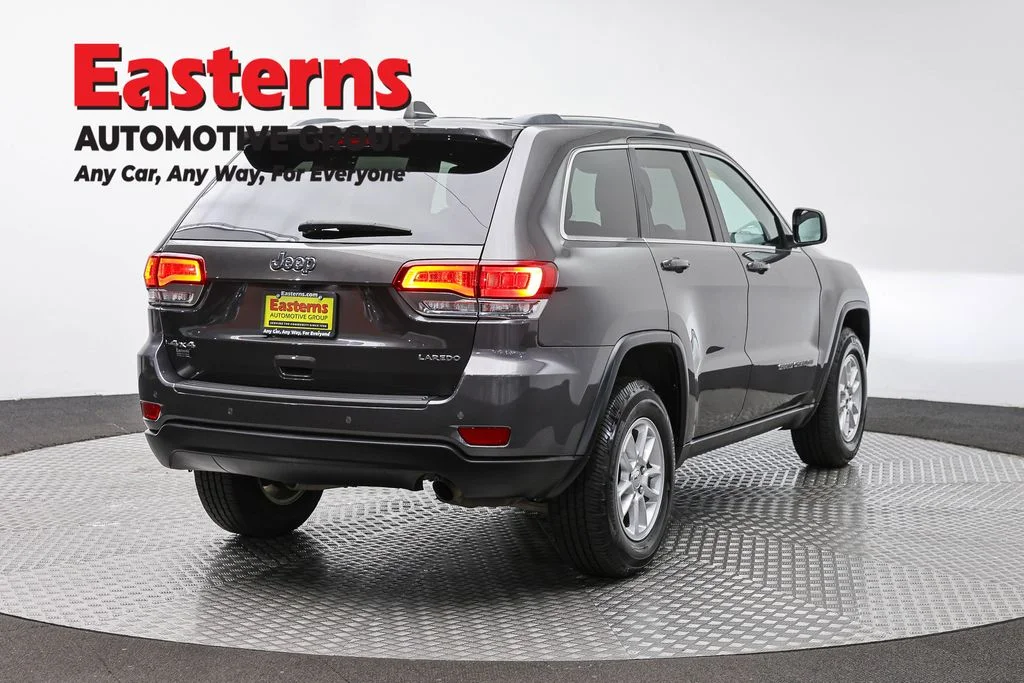 Used 2020 Gray Jeep Laredo E image 4