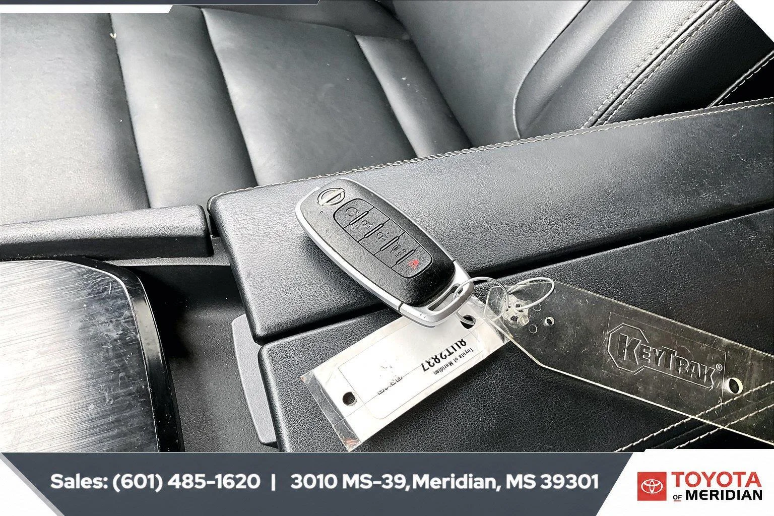 Used 2026 Deep Ocean Blue Pearl Nissan SL image 9