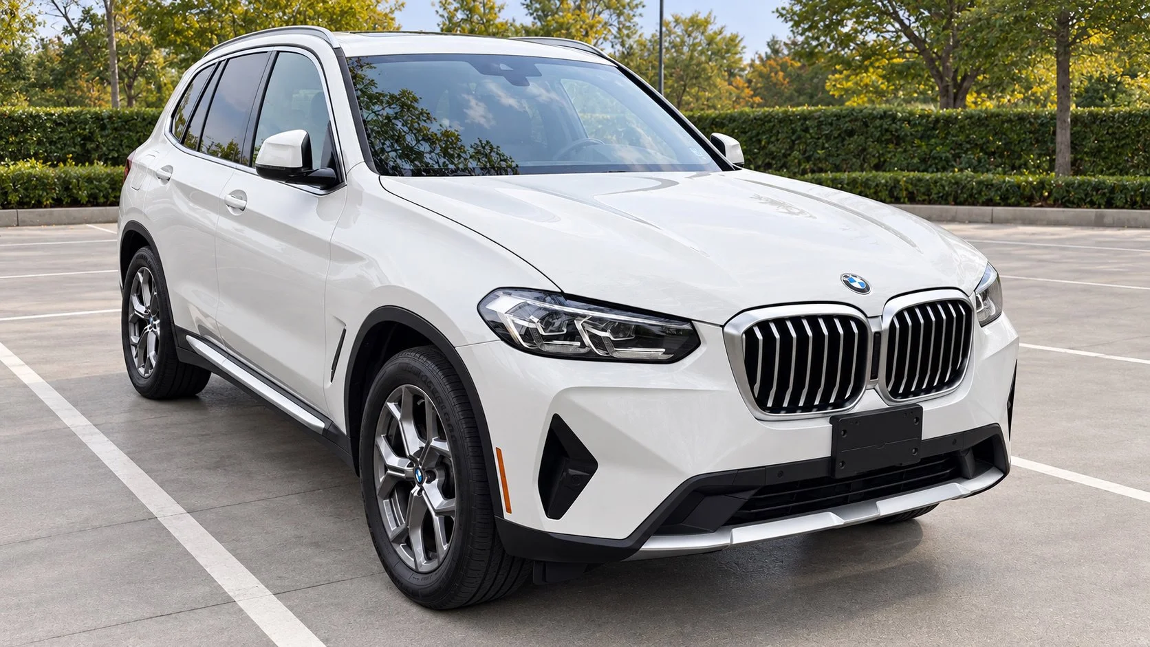 Used 2022 Mineral White Metallic BMW xDrive30i image 1
