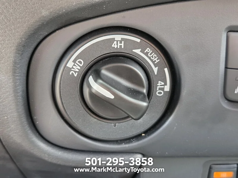 Used 2023 Glacier White NISSAN CREW CAB 4X4 PRO-4X AUTO image 22