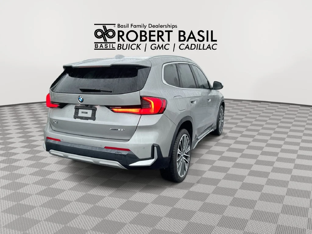 Used 2023 Silver BMW xDrive28i image 8