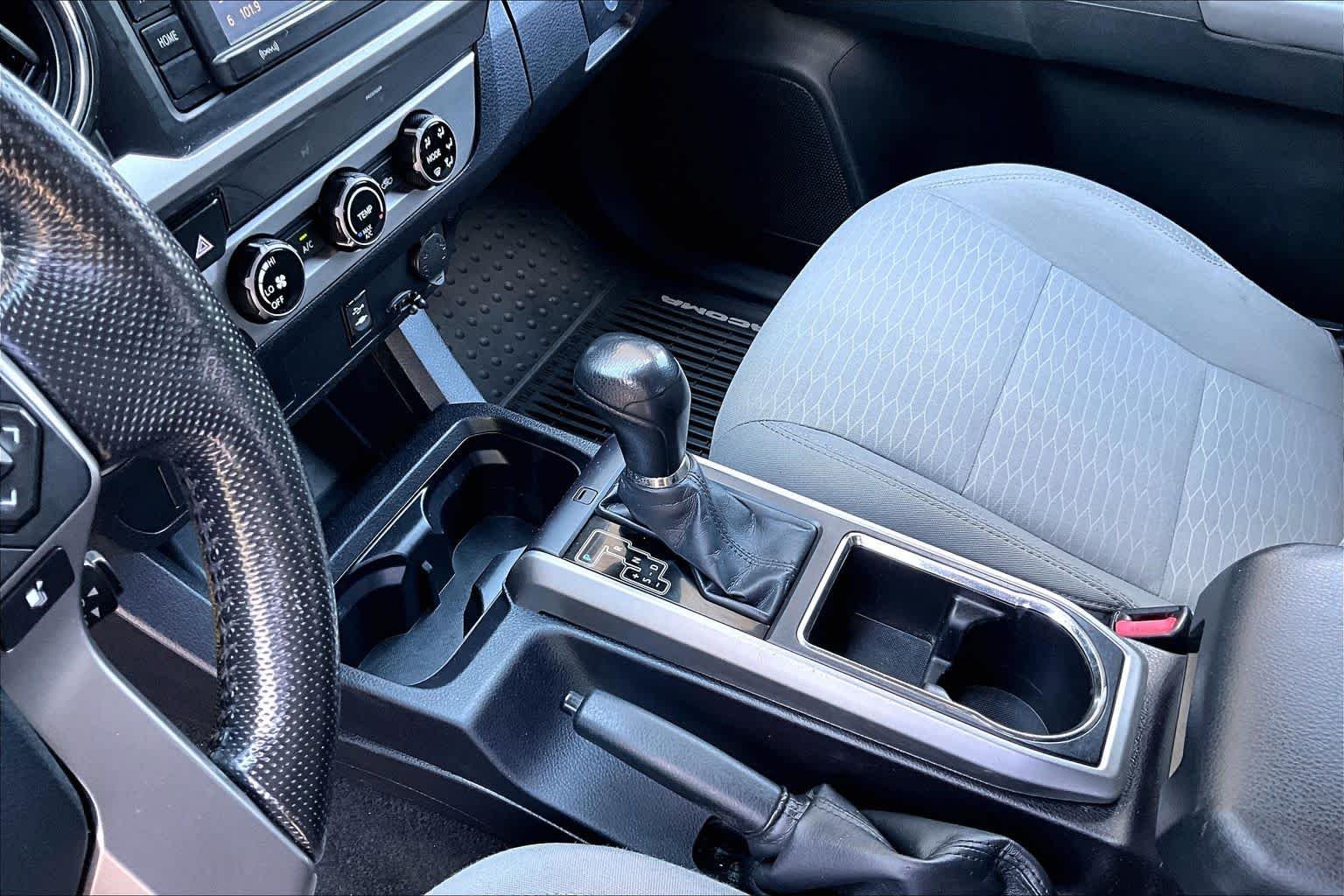 Used 2016 Blazing Blue Pearl Toyota SR5 image 17