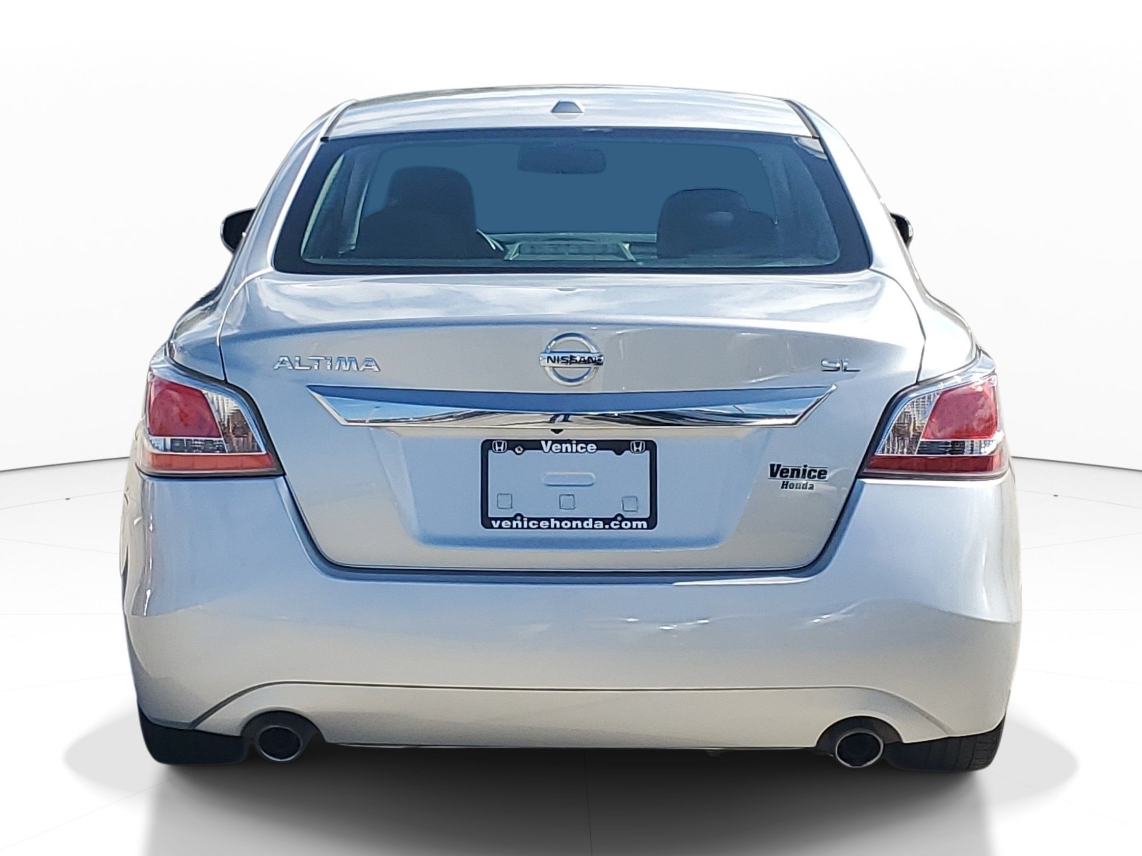Used 2014 Brilliant Silver Metallic Nissan 2.5 SL image 4