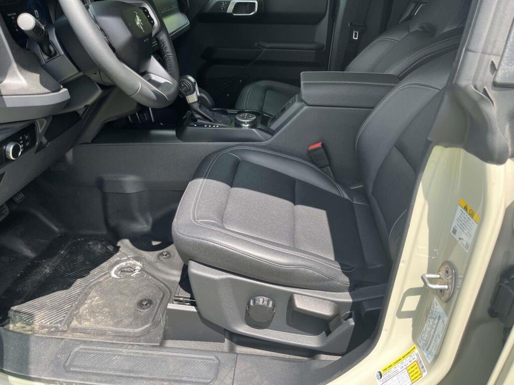 New 2025 Desert Sand Ford Badlands image 15