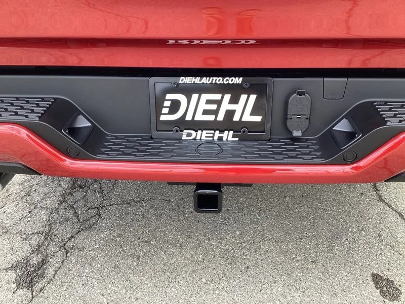 New 2026 Molten Red Pearl-Coat Exterior Paint RAM Laramie image 15