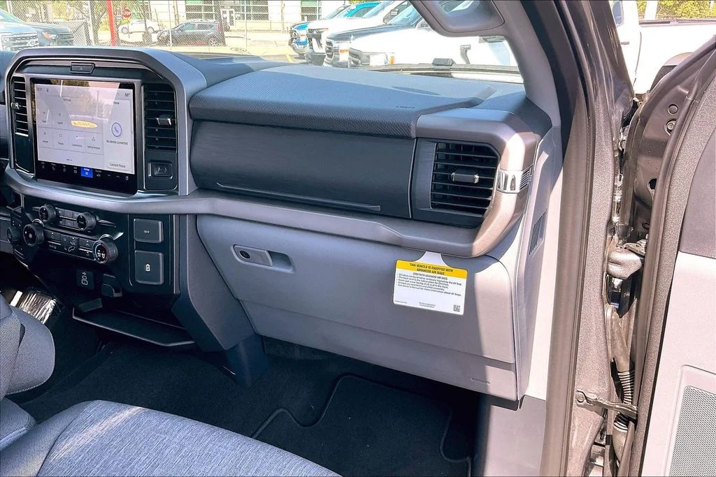 New 2026 Carbonized Gray Metallic Ford XLT image 15