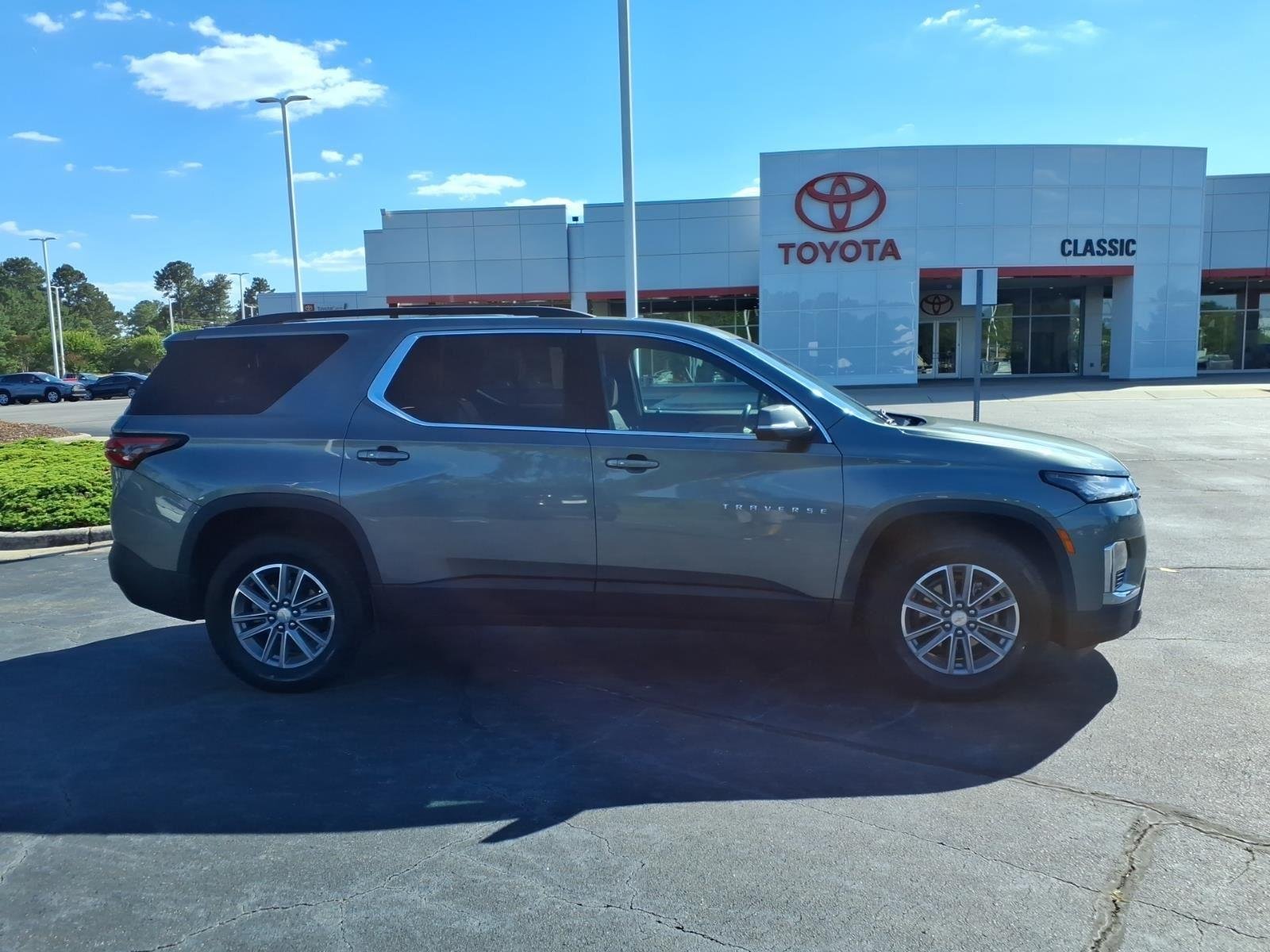 Used 2023 Silver Sage Metallic Chevrolet LT Cloth image 11