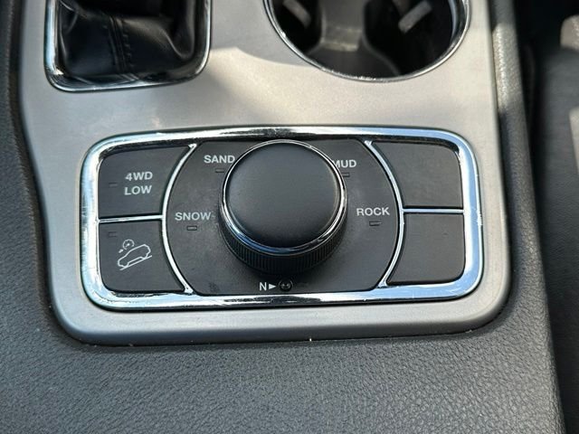 Used 2022 Black Jeep Laredo X image 38