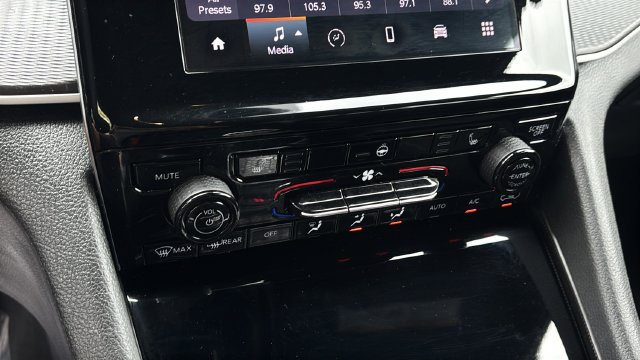 Used 2023 Gray Jeep Altitude image 30