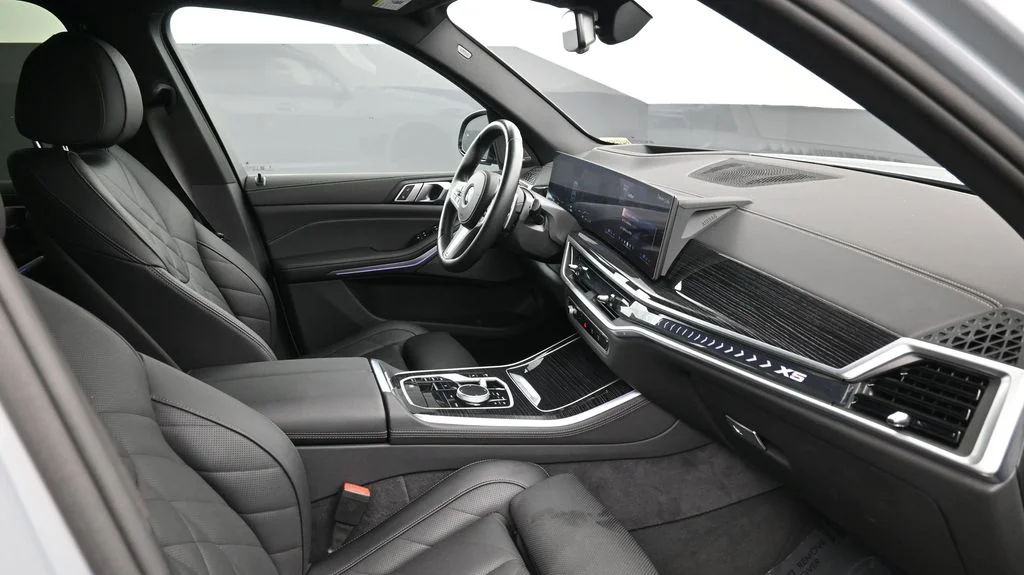 Certified Used 2025 Brooklyn Grey Metallic BMW sDrive40i image 2