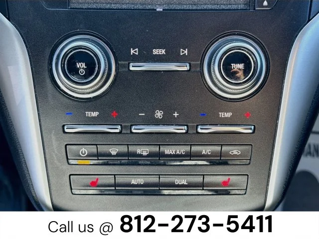 Used 2019 White Lincoln Select image 16