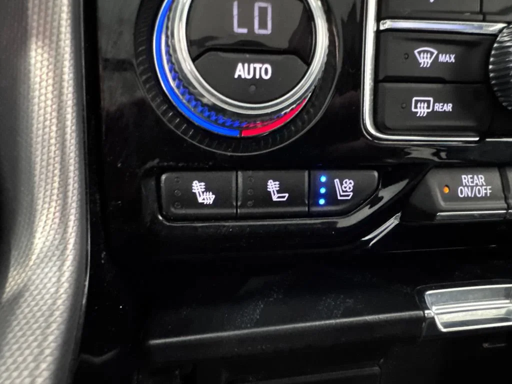 Used 2022 Onyx Black GMC Denali image 26