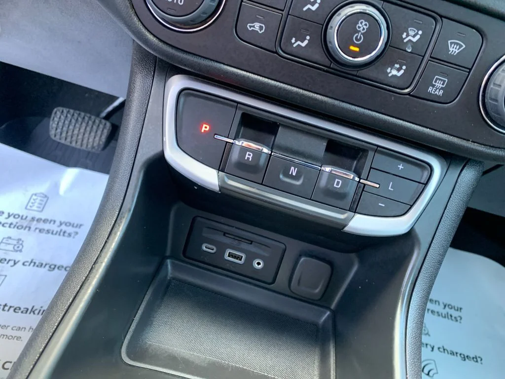 Used 2022  GMC SLT image 26
