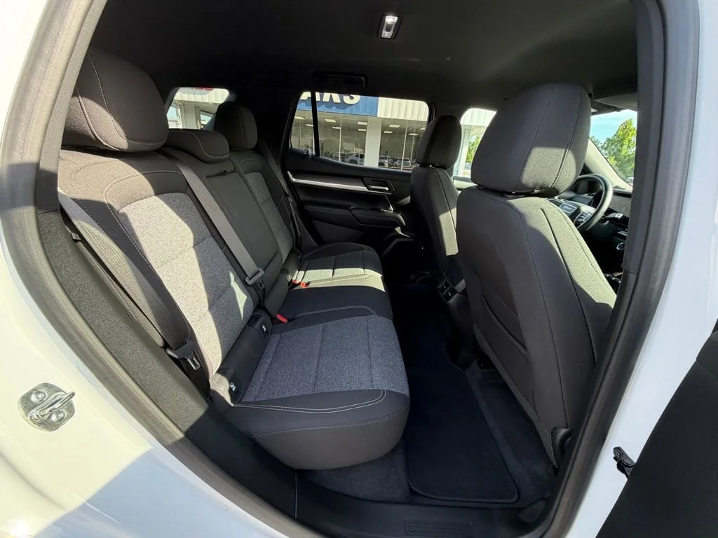 Used 2025 Summit White GMC Elevation image 14