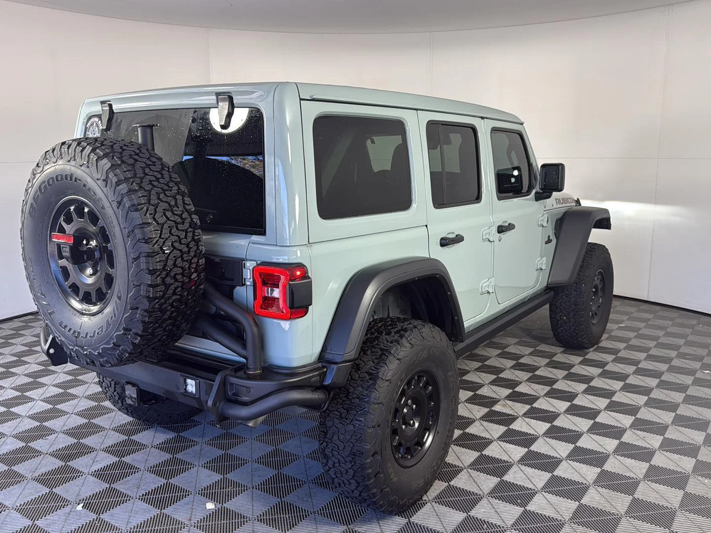 Used 2024 Earl Clearcoat Jeep Rubicon image 10