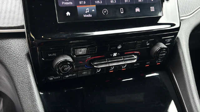 Used 2023 Gray Jeep Altitude image 30