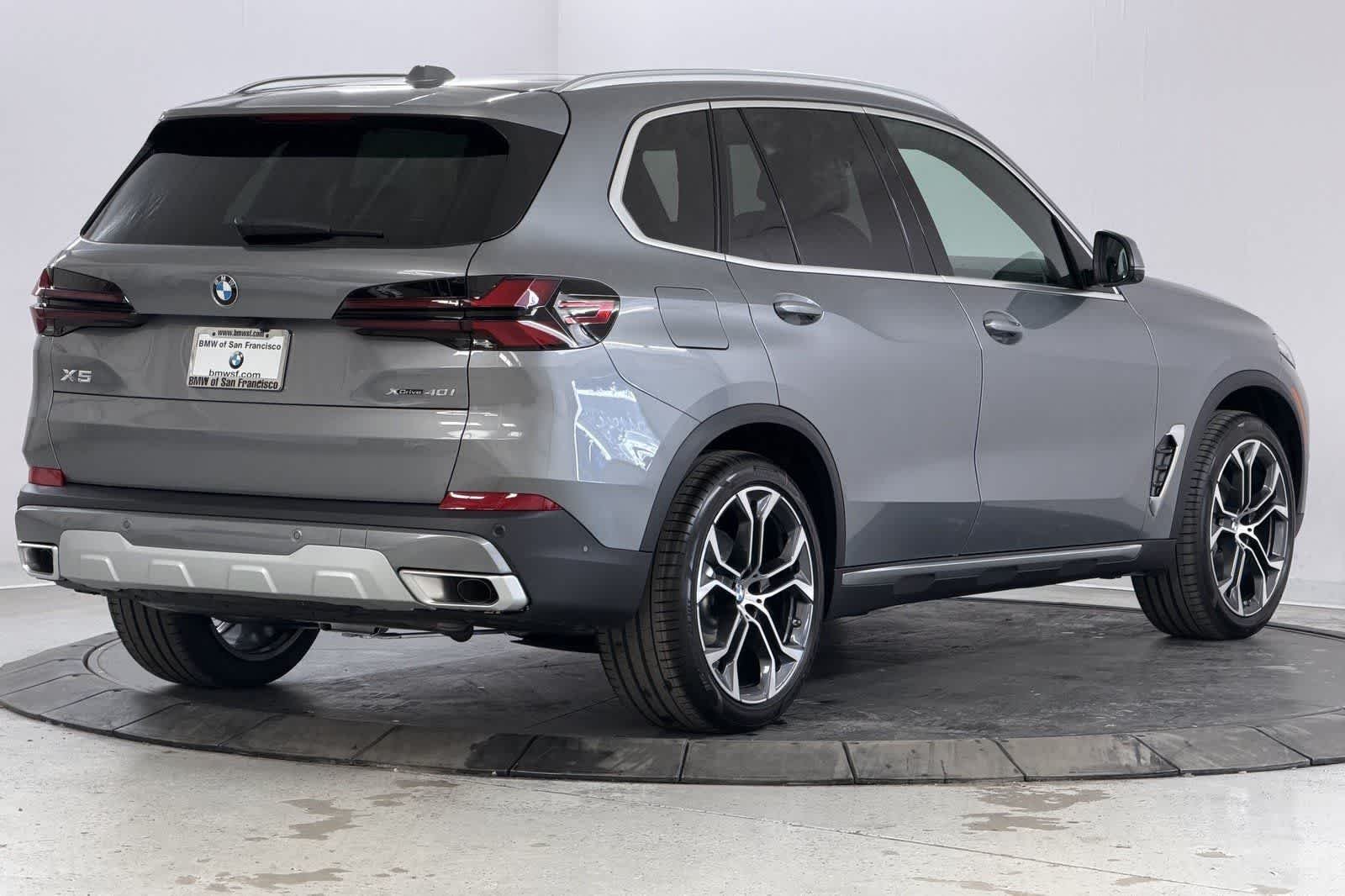 New 2026 Skyscraper Grey Metallic BMW xDrive40i image 2