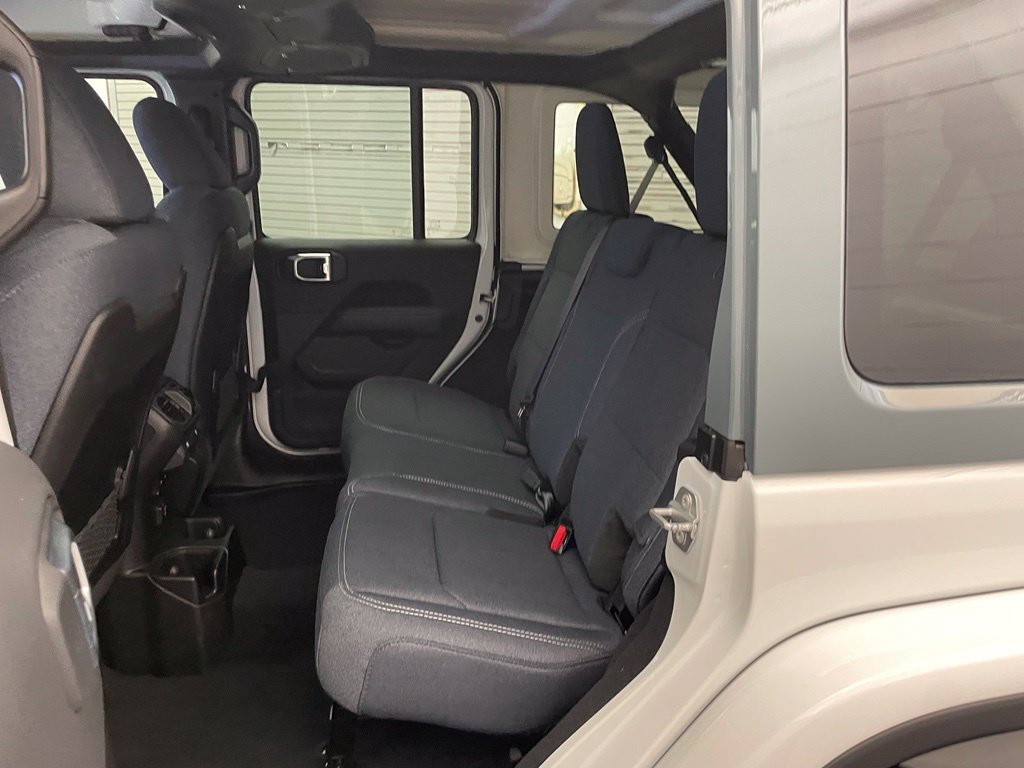 New 2026 Bright White Clear-Coat Exterior Paint Jeep Rubicon image 16