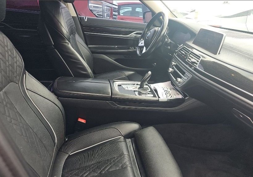 Used 2022 Black BMW 740i image 6