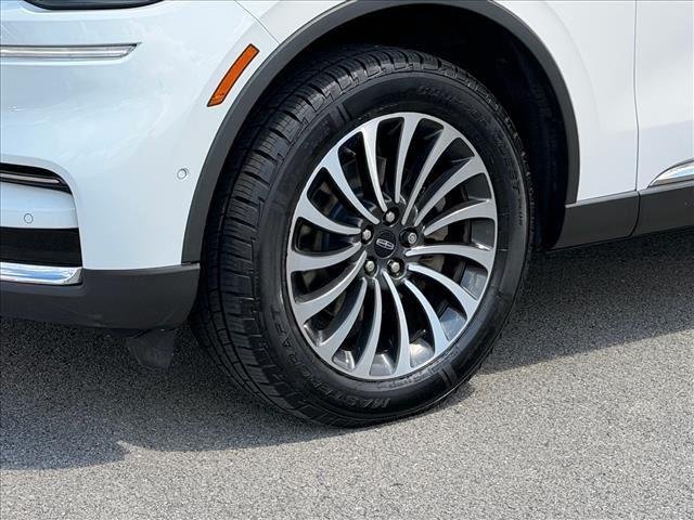 Used 2023 Pristine White Metallic Tri-Coat Lincoln Reserve image 27